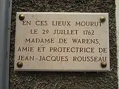 Plaque commémorative Décès de Mme&nbsp;de Warens sur la façade de sa maison à Chambéry