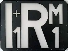 Plaque repère de signal combiné « I1+RM1 ».