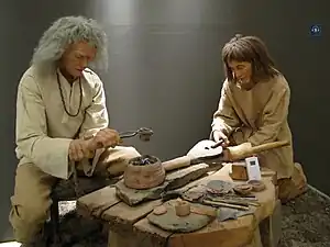 Reconstitution de la fabrication des gombiks dans un musée de Pohansko (zámek)&nbsp;(cs)