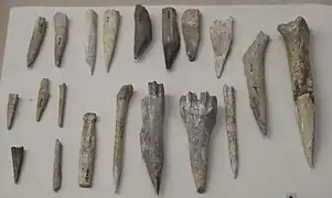 Poinçons en os provenant du site d'El-Wad, Natoufien ancien. Musée d'archéologie nationale.