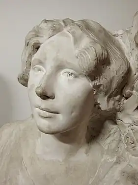 Tête de femme, détail, plâtre, Poitiers, musée Sainte-Croix.