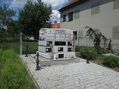 Seč : monument aux morts.