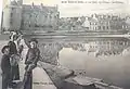 Pont-l'Abbé : les bords de l'étang et le château au début du XXe&nbsp;siècle.