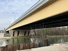 Pile centrale vue de la passerelle de la rive droite, début 2022.