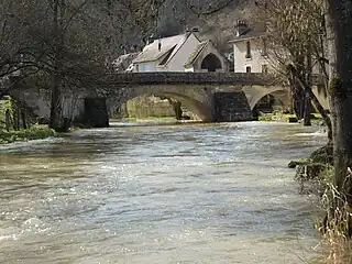 Pont sur l'Yonne (XVe&nbsp;siècle).