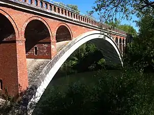 Le pont Antoinette (dit pont de l'Aiguillou), côté sud, 2014