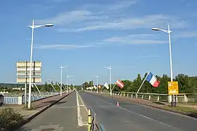 Chaussée du pont de l'Europe depuis la rive droite en 2023.