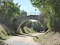 Pont enjambant l'ancienne voie de chemin de fer "la Galoche" à Rosières