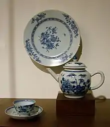 Porcelaine d'exportation bleu et blanc retrouvée dans la cargaison d'une épave, XVIIIe&nbsp;siècle. Musée Guimet, Paris