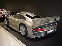 Porsche 911 GT1 version route de 1997.