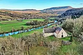 La chapelle de Lorette au dessus de la Loue.