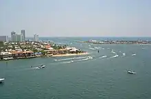 Le chenal d'entrée du port.