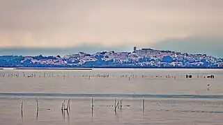 Le village vu de Port-Mahon (Sigean).