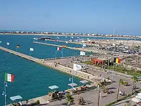 Le port de Marina El-Alamein&nbsp;(en), station balnéaire haut-de-gamme de l'Est du gouvernorat.