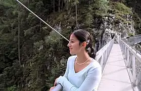 24&nbsp;mm : point de vue rapproché,  perspective exagérée.