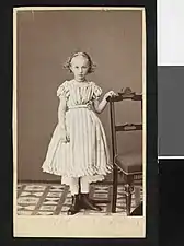 Portrait d'une jeune fille. Photo de Ludwik Szaciński&nbsp;(pl), vers 1865