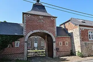 [Ancienne cure (presbytère) avec une tourelle d'entrée classé