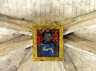 Abside, clé de voûte aux armes des Nicolaï.