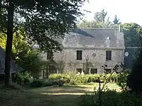 Manoir de Plascaër; cadran solaire daté de 1739.