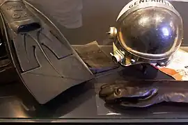 Casque de plongée, gants et palmes utilisés par Louis de Funès dans Le Gendarme se marie.