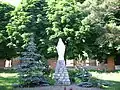 Statue de la vierge Marie de la fin du XIXe&nbsp;siècle(?), à côté de l'église