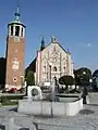 Fontaine sur le Rynek, édifiée à l'occasion du 650e&nbsp;anniversaire de la fondation de la ville