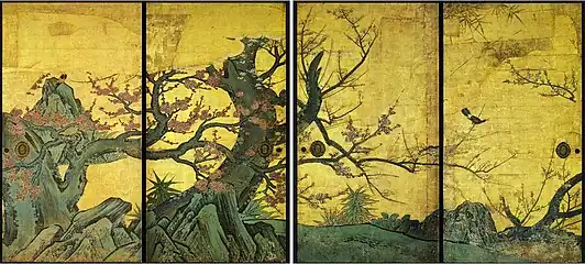 « Vieux prunier ». Encre, couleurs et or sur papier Honkin, fusuma : 184 x 99 cm, x 4, déb. XVIIe&nbsp;siècle. Daikaku-ji, Kyoto