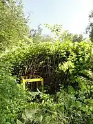 Le puits no&nbsp;2 dans son environnement.