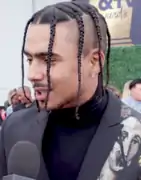 Quincy Brown interprète Derek.