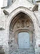 Détail du portail de l'église.