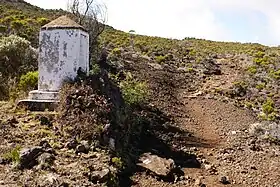 Stèle en mémoire du porteur Josémont Lauret au pied du piton des Feux à Mauzac