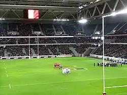 Au début de la rencontre de Top 14 entre le Racing 92 et le RC Toulon, la Brabançonne est jouée en hommages aux victimes.