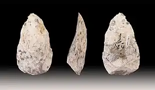 Racloirs attribués au Moustérien.