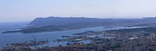 Vue générale de la rade de Toulon.