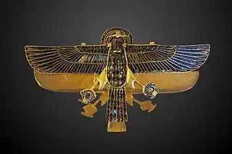 Pectoral trouvé sur la momie du taureau Apis du règne de Ramsès&nbsp;II