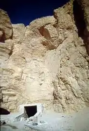 Vue de l'entrée du tombeau de Ramsès VII dans la vallée des Rois.