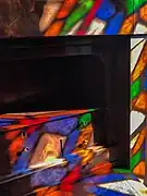 Reflet de vitraux dans la maison.