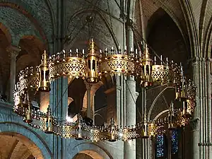 La « couronne de lumières » de Reims, diamètre 6&nbsp;m. Copie du XIXe siècle.