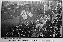 En 1903 avec des chars pour la fête des écoles.