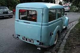 Renault Dauphinoise familiale 5 places.