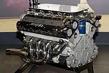 Photo d'un moteur V10 Renault en exposition