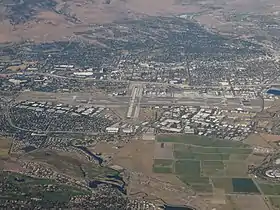 Vue aérienne de l'aéroport en 2015.