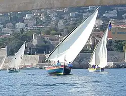 Resquilhada, fête et régates niçoises de pointus à voile latine