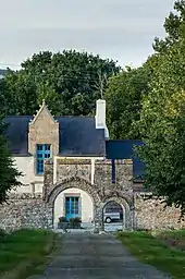 Le château de la Dobiais.