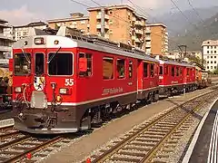 ABe 4/4 no 55 et 56 manœuvrant en gare de Tirano, terminus italien de la ligne de la Bernina.