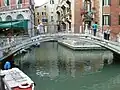 Ponte Goldoni reliant fondamente au calle éponyme