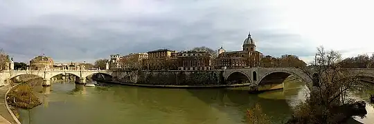 Église San Giovanni Battista dei Fiorentini et pont Principe Amedeo du Tibre (à droite) et pont Vittorio Emanuele II et château Saint-Ange du Vatican (à gauche)