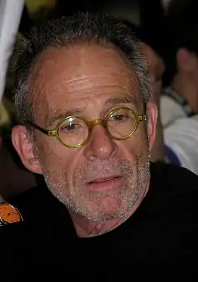 Ron Rifkin, l'interprète d'Arvin.
