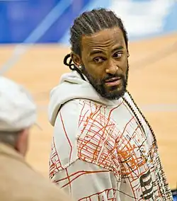 l'ailier-fort Ronny Turiaf plus un 2e tour de draft 2012.