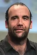 Rory McCann interprète Sandor Clegane.